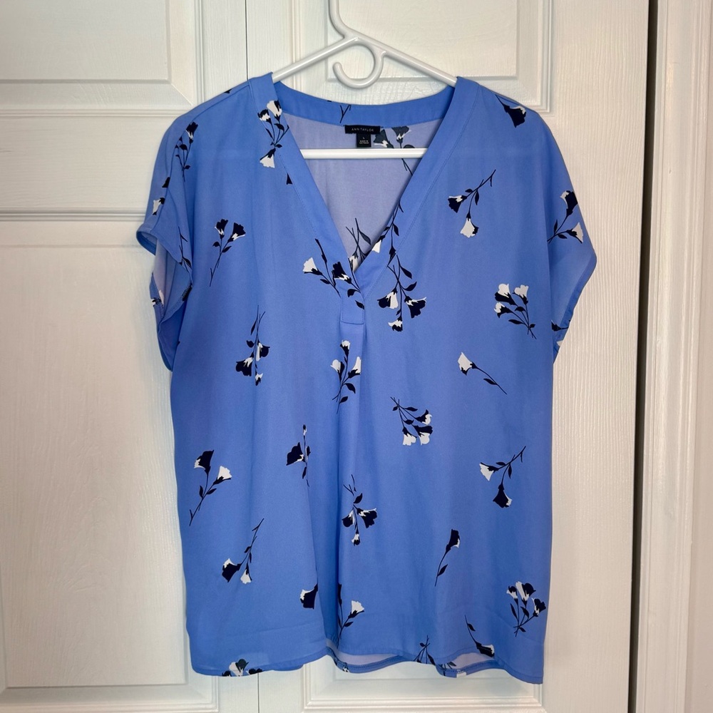 EUC Blue/Purple Floral Ann Taylor Mixed Media Pleat Front Top, Size L